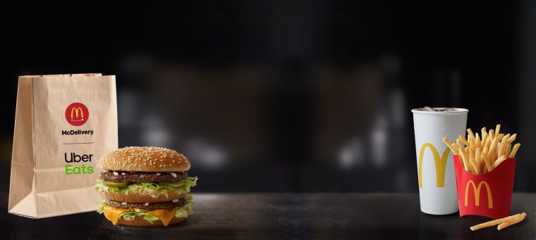 Девушка в Макдональдсе