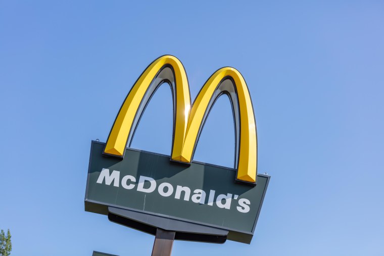 Макдональдс вывеска фото