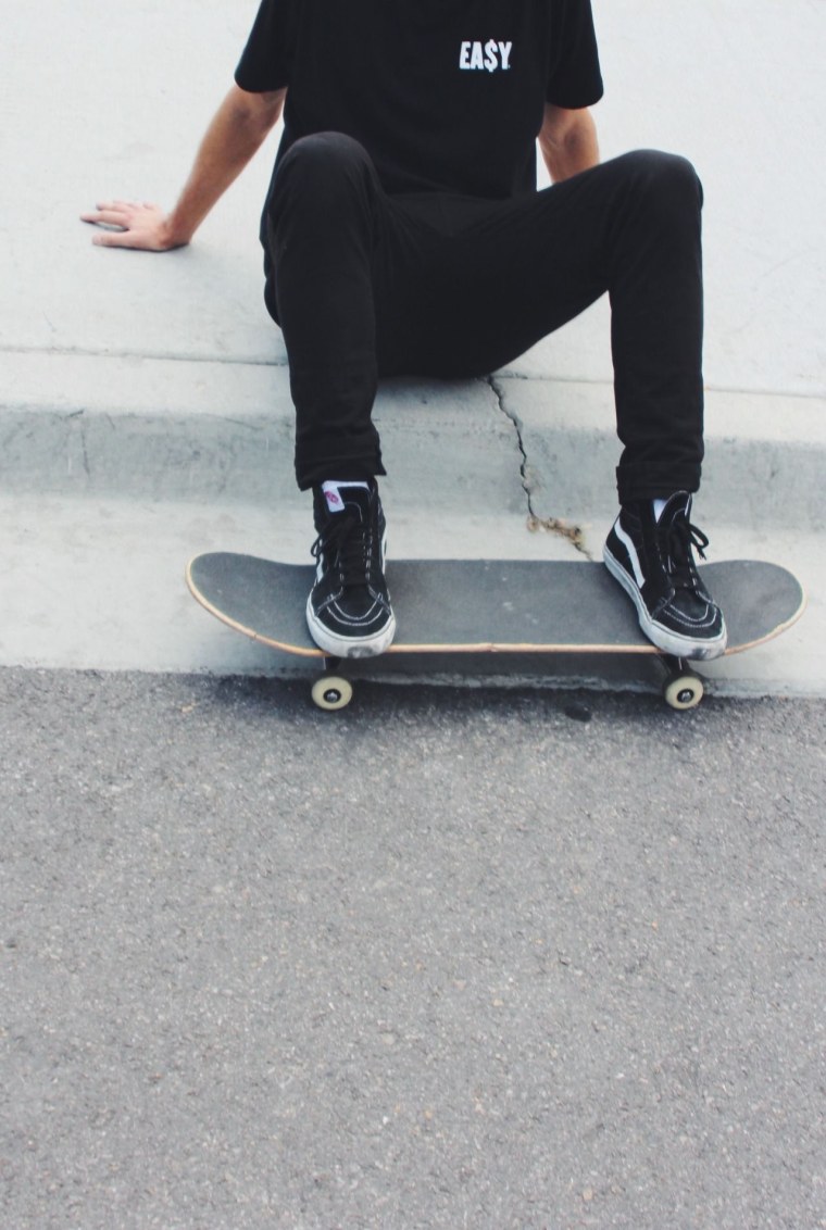 Скейтборд на асфальте