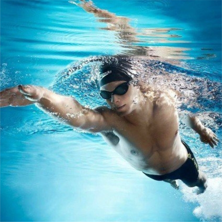 Максим Травников пловец