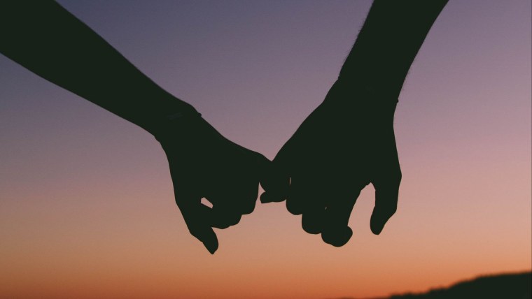 2 Руки держаться вместе