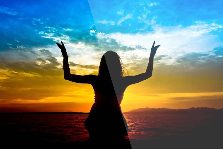 Рука тянется к небу