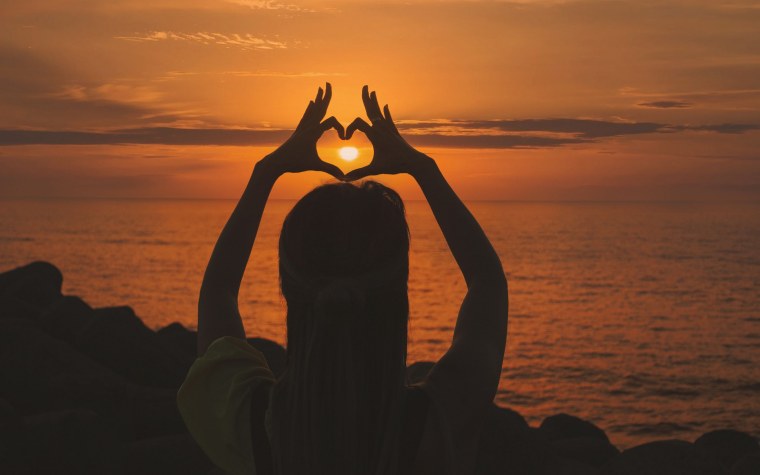 Силуэт на фоне моря