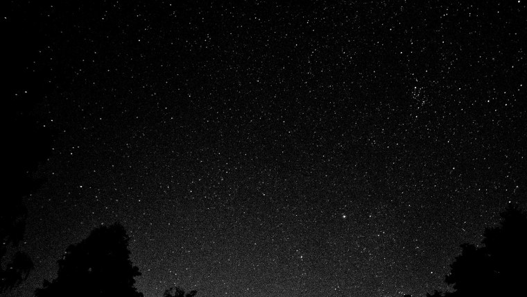 Черное небо со звездами