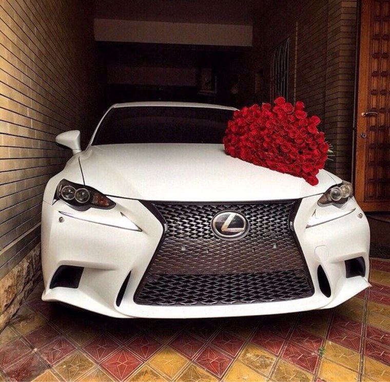 Лексус с цветами
