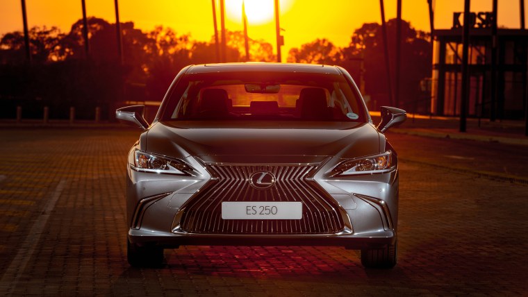 Лексус es 250 2018