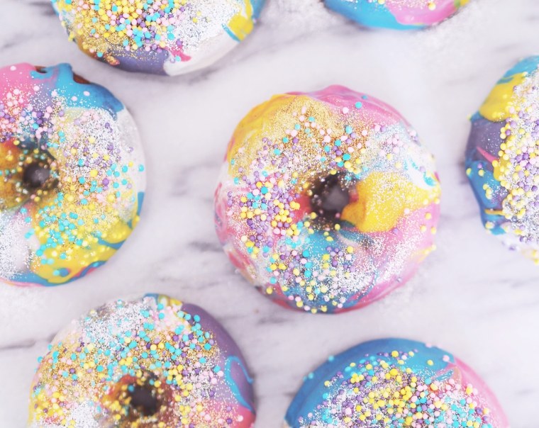 Единорог с пончиком