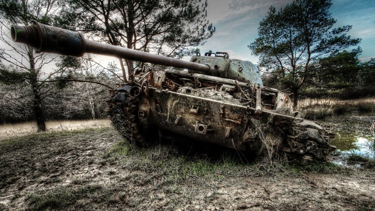 Танки в бою