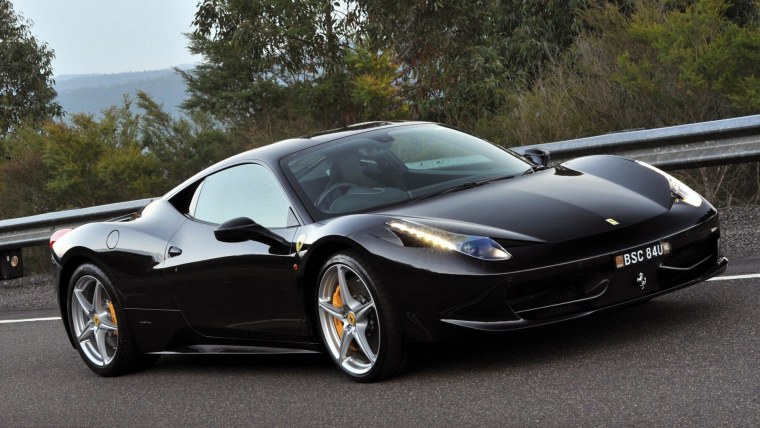 Автомобиль Ferrari 458 Italia
