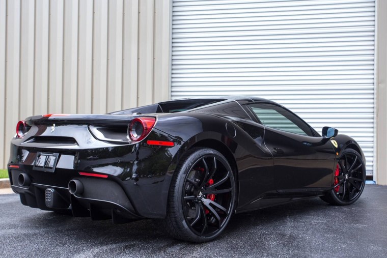 Ferrari 488 Spider черная