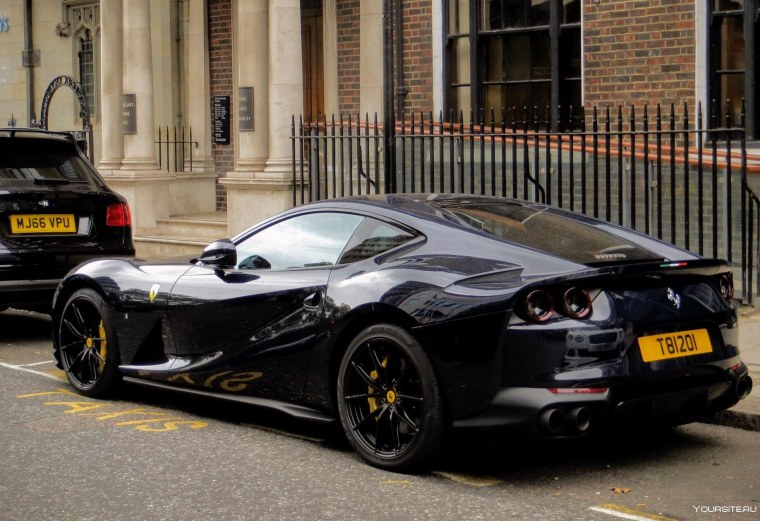 Феррари ф812