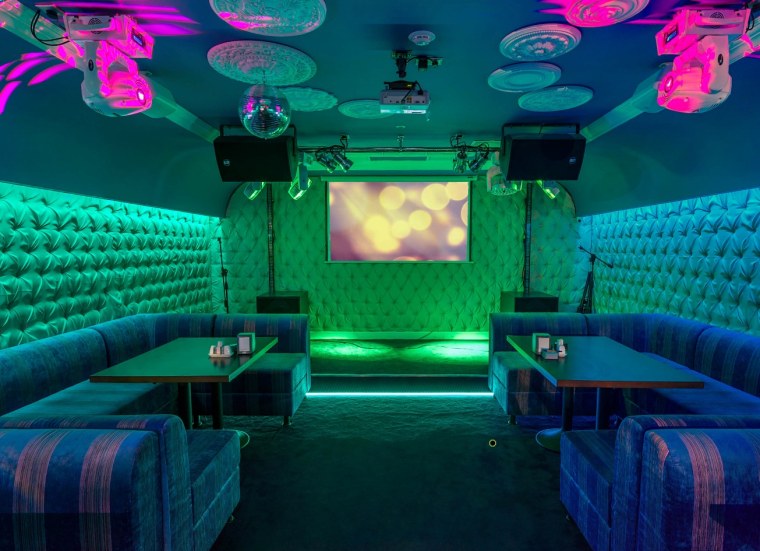 Интерьер караоке бара