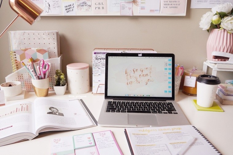 Мелани Мартинес фон