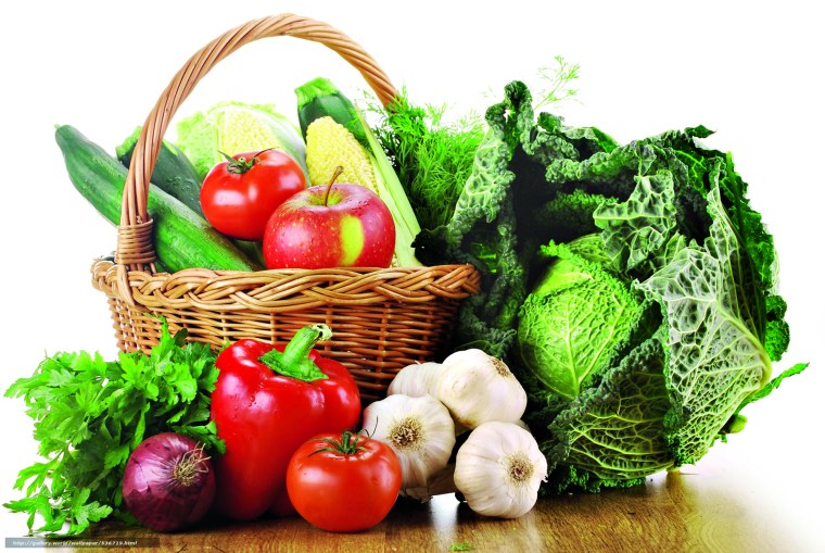 Корзинка с овощами и фруктами