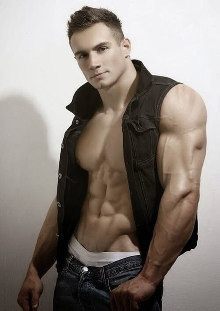 Брутальные молодые парни