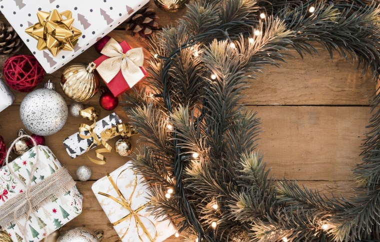 Розовые снежинки