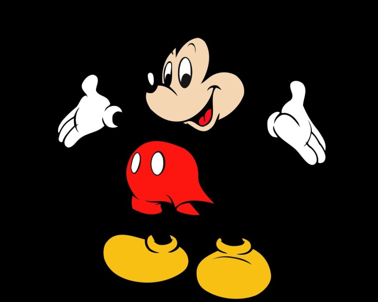 Микки Маус на черном фоне