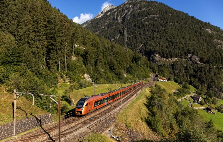 Поезд Швейцария Альпы