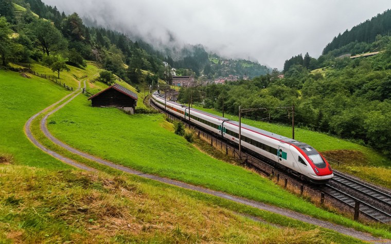 Красивая железная дорога