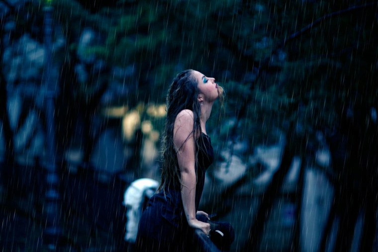 Девушка дождь