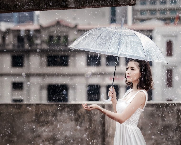 Девушка под дождем