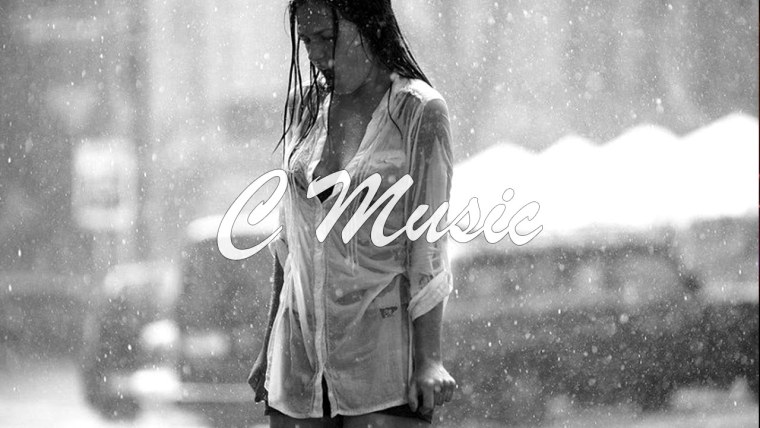 Девушка с зонтиком летом