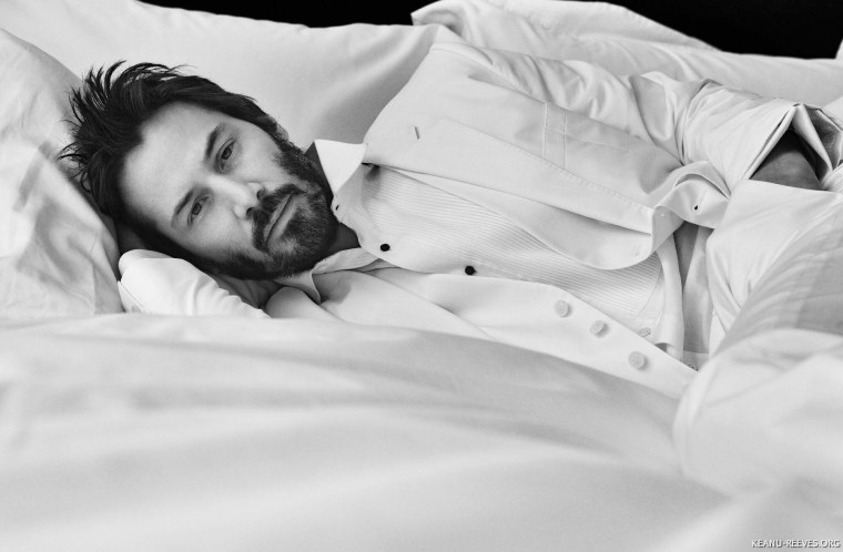 Киану Ривз в кровати