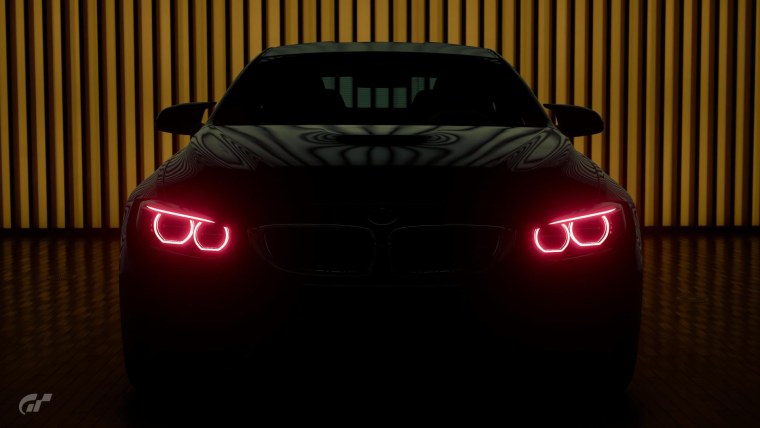 БМВ м5 неоновая