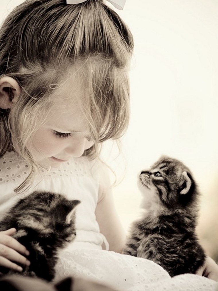 Девушка с котенком