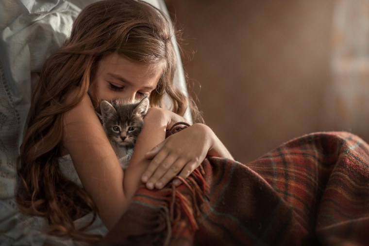 Девушка с котенком