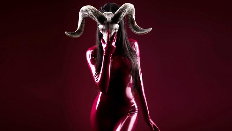 Красивая дьяволица