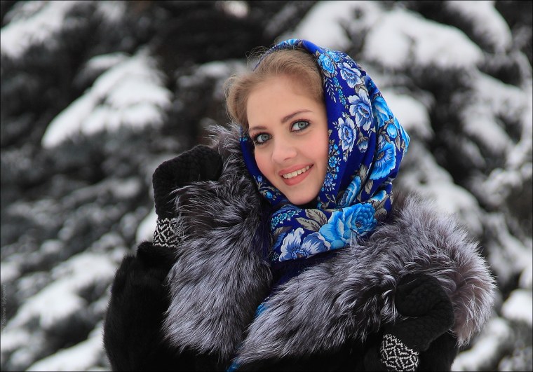 Дамы зимой в купальниках