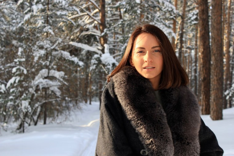 Девушка в шубе