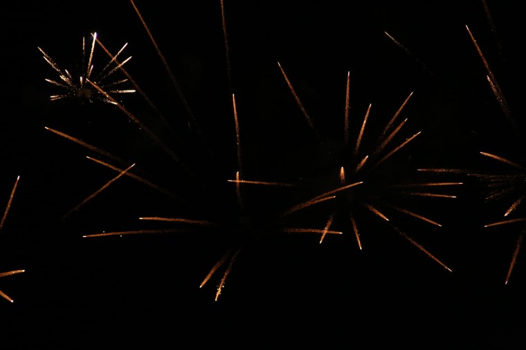 Gif фейерверки на черном фоне