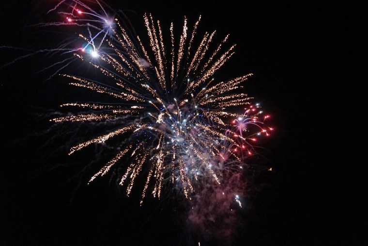 Салют небольшой