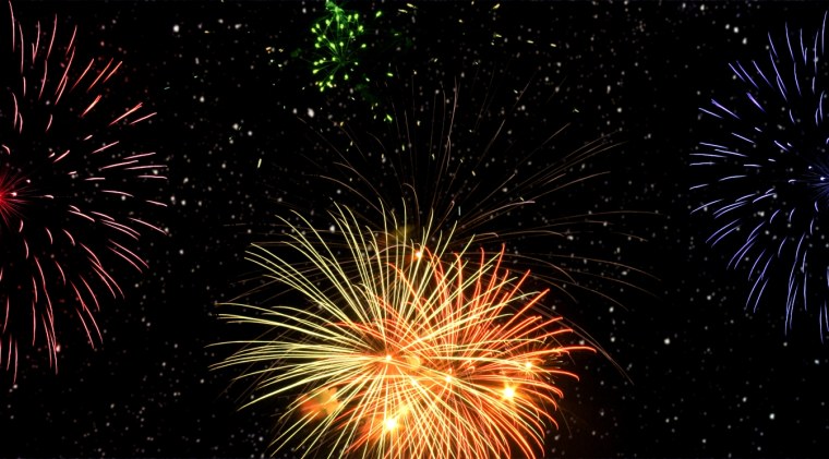 Салют в темном небе