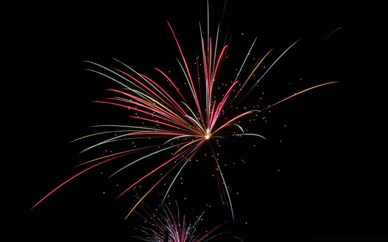 Салют красный