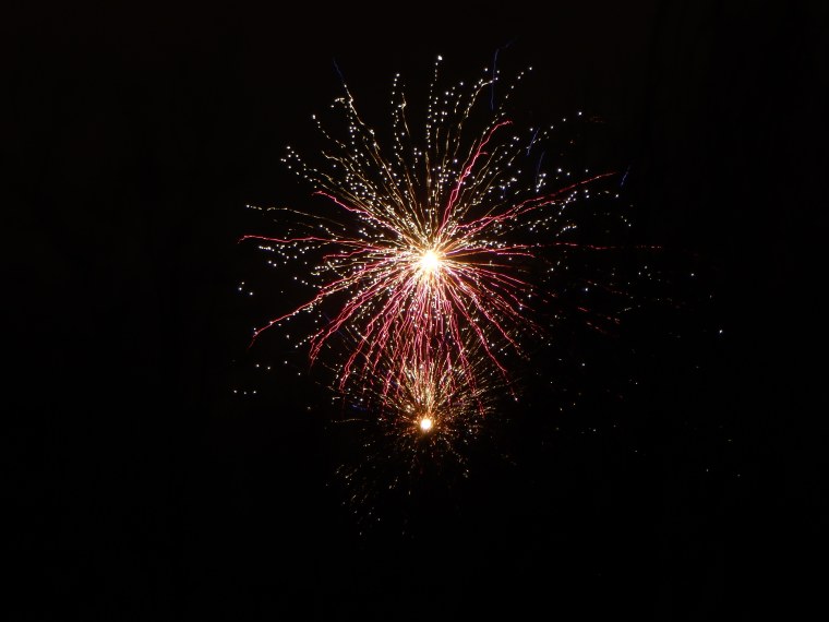 Салют на черном небе