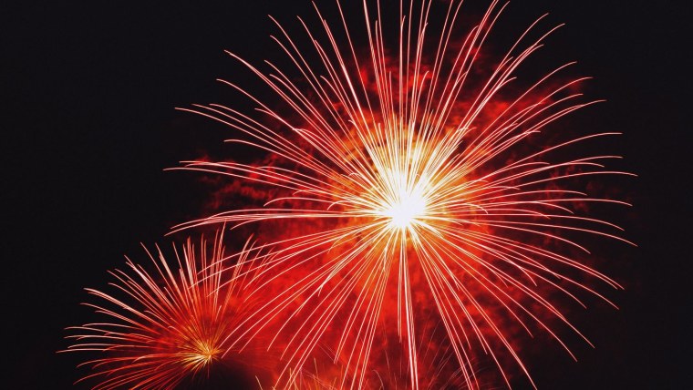 Фейерверк на черном фоне