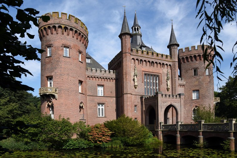 Замок Кастл