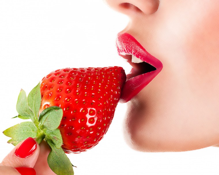 Клубника со сливками девушка