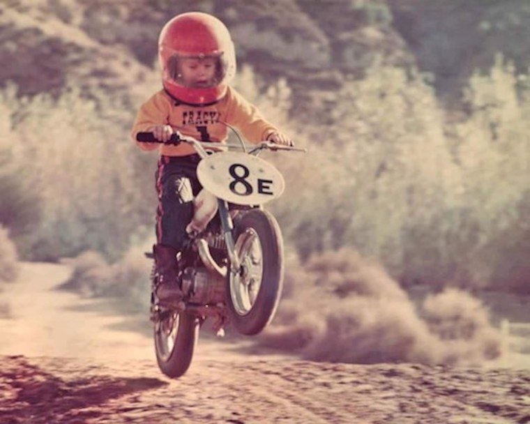 Детская фотосессия с мотоциклом