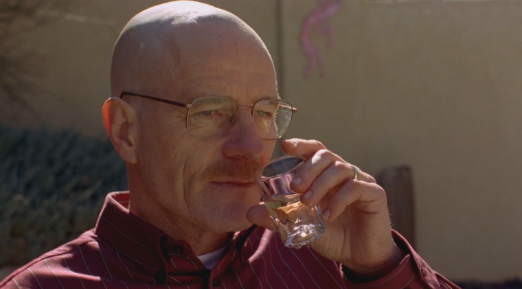 Уолтер Уайт улыбается