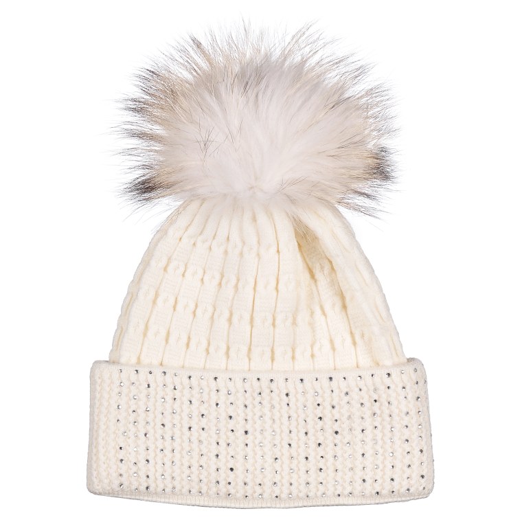 Шапка с помпоном на белом фоне