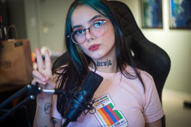 Эксюси стример