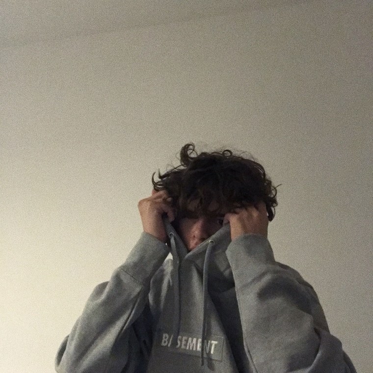 Кудрявые волосы у парней без лица