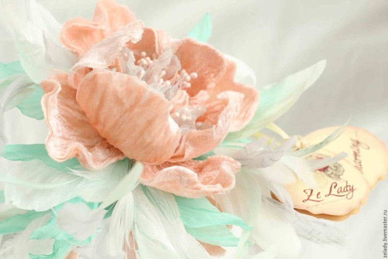 Мандала на бирюзовом фоне