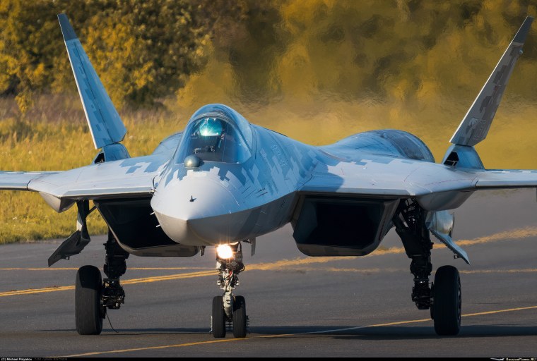 Истребитель пятого поколения Су 57