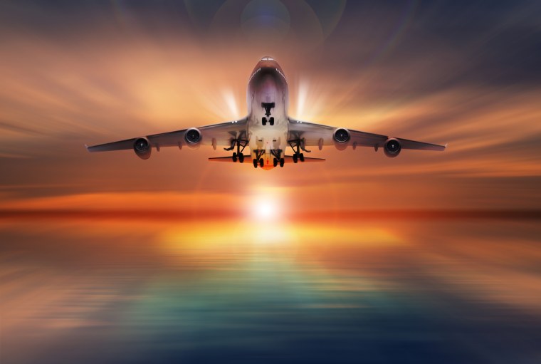 Самолет взлетает