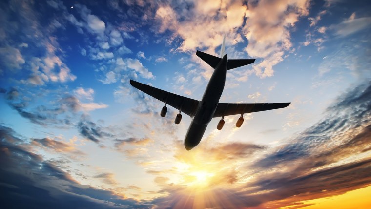 Самолет взлетает